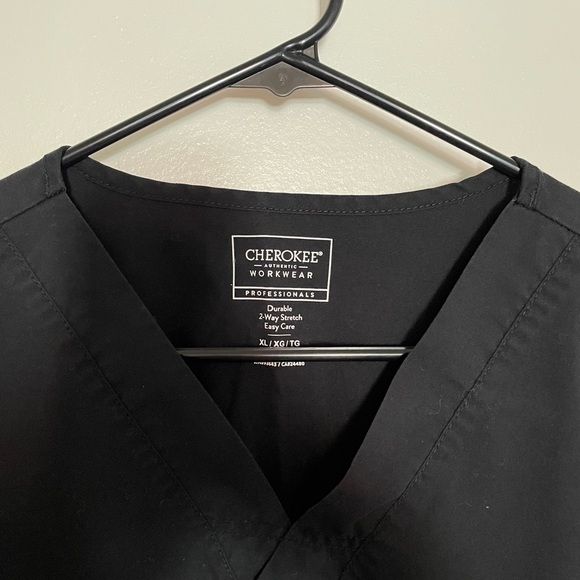 Cherokee XL Scrubs Top - Picture 2 of 3